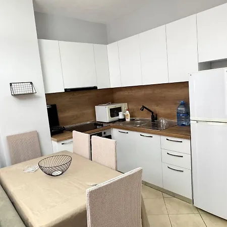 Kroi Apartment, By The Sea * Golem (Tirana)